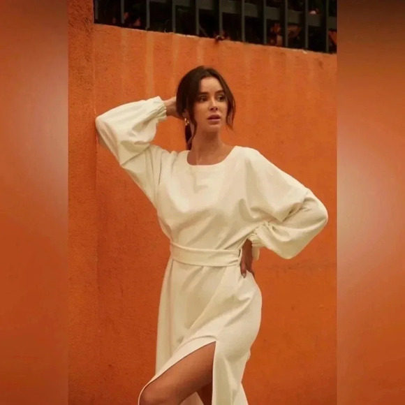 Elegance Unveiled: The Bow-Back Midi Dress - Picture 2 of 3